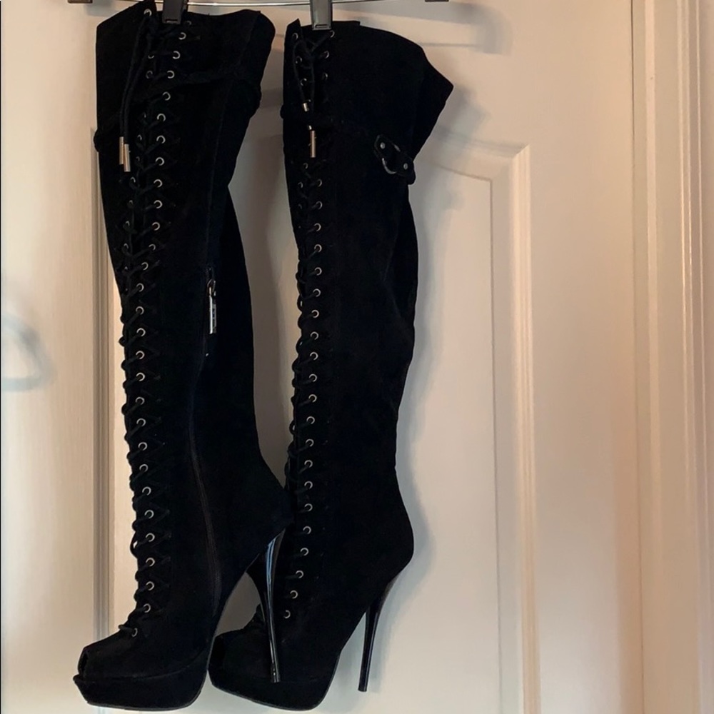 High thigh boots